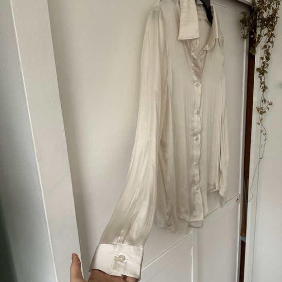White silk blouse - Picture 4 of 6